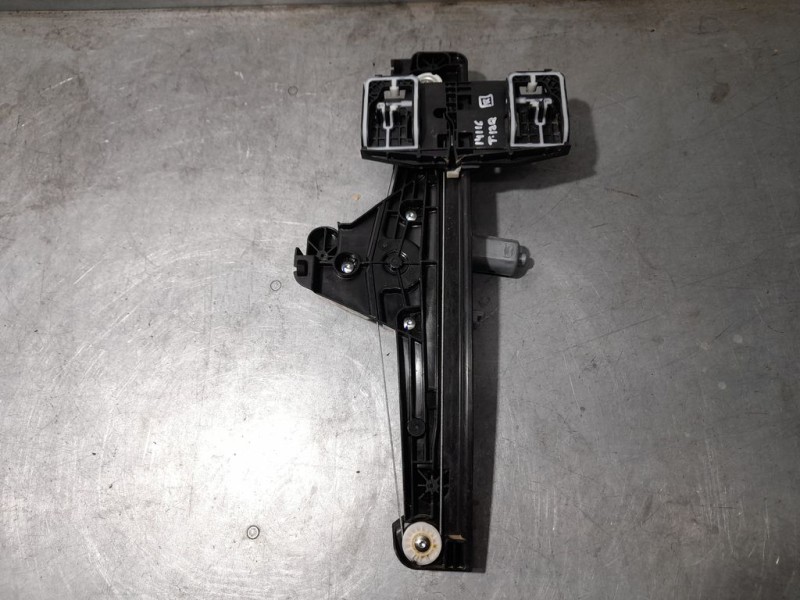 Recambio de elevalunas trasero izquierdo para peugeot 208 (p2) active referencia OEM IAM 9829045980  ELECTRICO 6 PINES