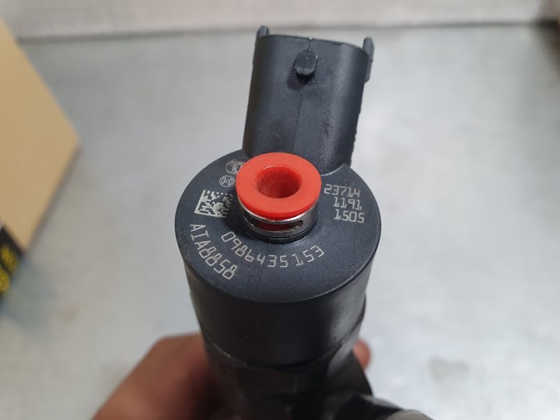 Recambio de inyector para chevrolet cruze 2.0 diesel cat referencia OEM IAM 0986435153 BOSCH 