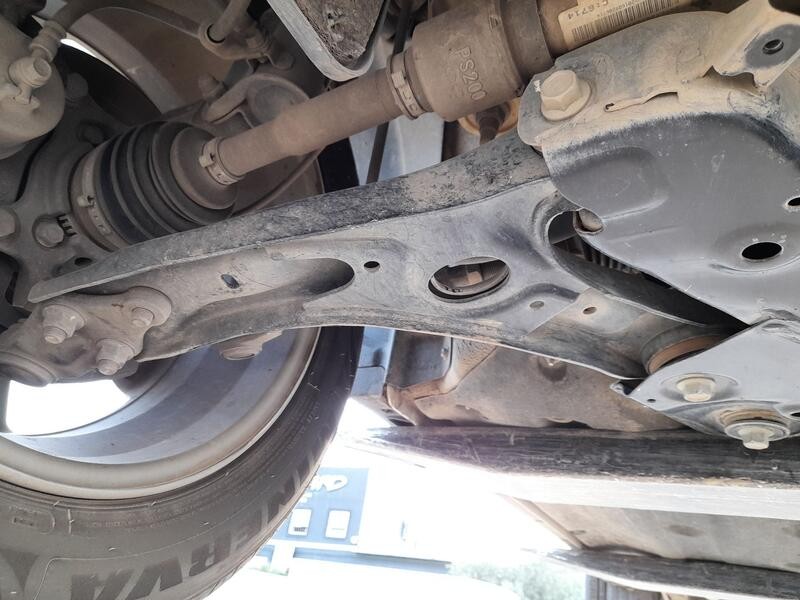 Recambio de brazo suspension inferior delantero derecho para kia soul ii (ps) 1.6 gdi referencia OEM IAM 54501B2000  