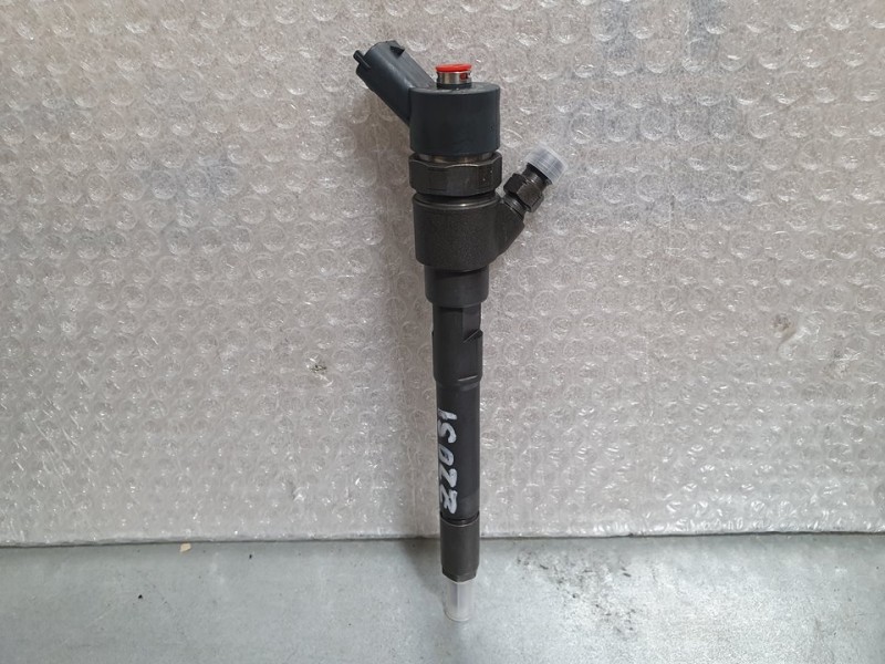 Recambio de inyector para chevrolet cruze 2.0 diesel cat referencia OEM IAM 0986435153 BOSCH 