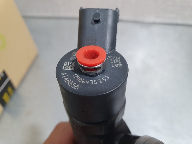 Recambio de inyector para chevrolet cruze 2.0 diesel cat referencia OEM IAM 0986435153 BOSCH 