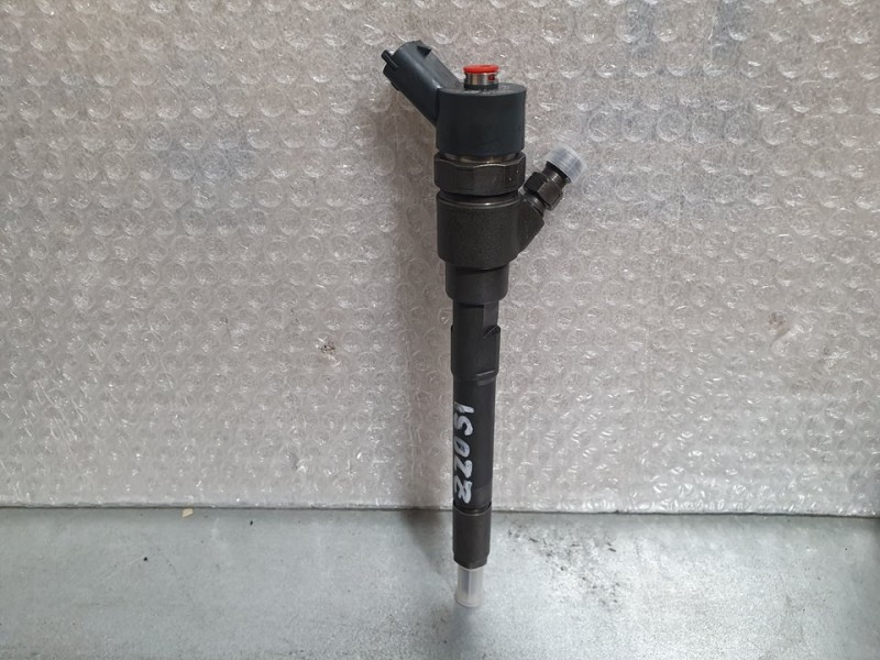 Recambio de inyector para chevrolet cruze 2.0 diesel cat referencia OEM IAM 0986435153 BOSCH 
