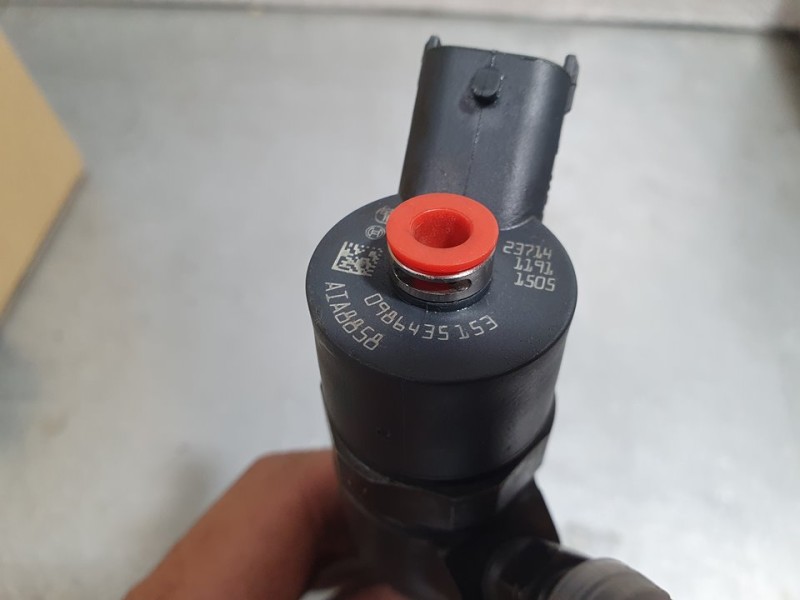 Recambio de inyector para chevrolet cruze 2.0 diesel cat referencia OEM IAM 0986435153 BOSCH 
