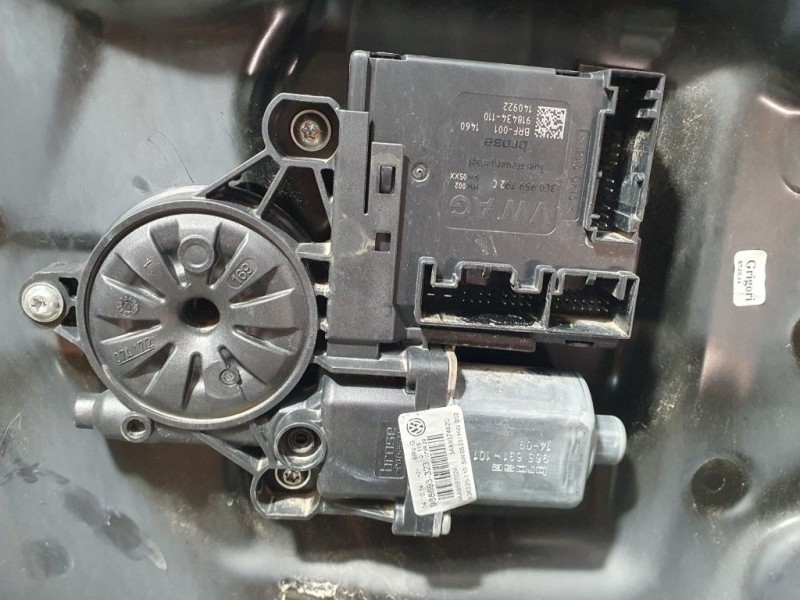 Recambio de elevalunas delantero derecho para volkswagen passat variant (365) edition bluemotion referencia OEM IAM 988693323  B