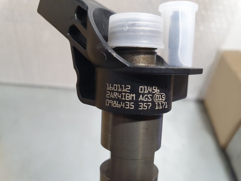 Recambio de inyector para audi a5 coupe (8t) 2.7 tdi referencia OEM IAM 0986435357 BOSCH 