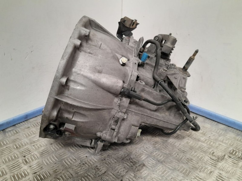 Recambio de caja cambios para nissan primera berlina (p12) acenta referencia OEM IAM ND0101 8200210643 6VELOCIDADES