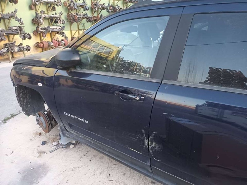 Recambio de puerta delantera izquierda para jeep compass limited 4x2 referencia OEM IAM 68079387AC TOCADA 