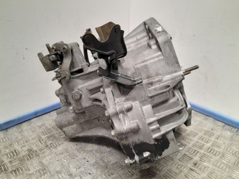 Recambio de caja cambios para nissan primera berlina (p12) acenta referencia OEM IAM ND0101 8200210643 6VELOCIDADES