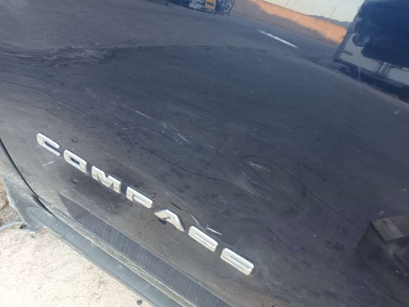 Recambio de puerta delantera izquierda para jeep compass limited 4x2 referencia OEM IAM 68079387AC TOCADA 