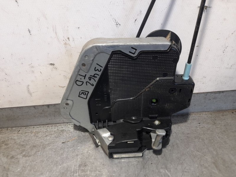 Recambio de cerradura puerta trasera derecha para lexus is 300h referencia OEM IAM 6905053040  8 PINES