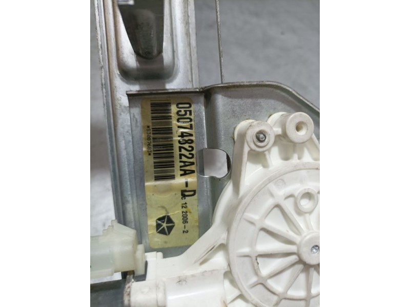 Recambio de elevalunas trasero derecho para jeep compass limited referencia OEM IAM 05074822AAD  ELECTRICO 2 PINS