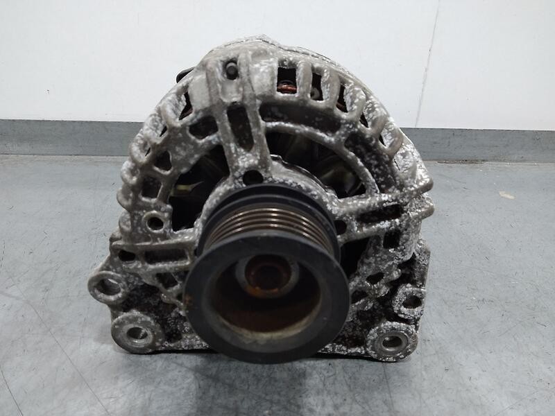 Recambio de alternador para seat ibiza (6j5) stylance referencia OEM IAM 037903025 f00m45300 / Bosch