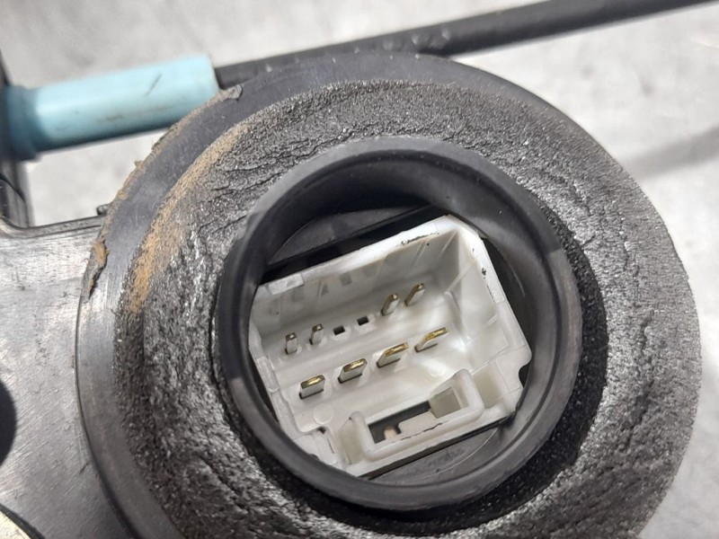 Recambio de cerradura puerta trasera derecha para lexus is 300h referencia OEM IAM 6905053040  8 PINES