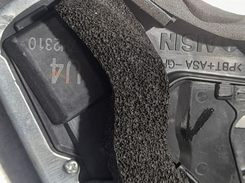 Recambio de cerradura puerta trasera derecha para lexus is 300h referencia OEM IAM 6905053040  8 PINES