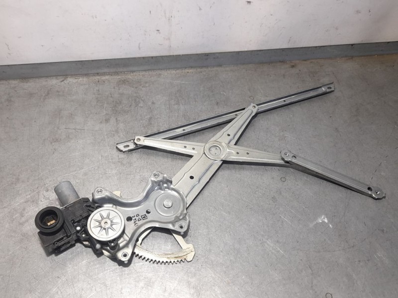 Recambio de elevalunas delantero derecho para lexus is 300h referencia OEM IAM 8571053111 DENSO ELECTRICO 7 PINES