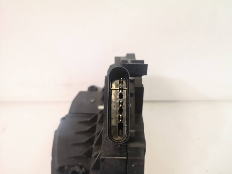 Recambio de cerradura puerta trasera derecha para ford fiesta (cb1) trend referencia OEM IAM 2053475  