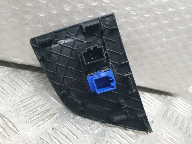 Recambio de warning para volkswagen polo advance referencia OEM IAM 2G0953509  