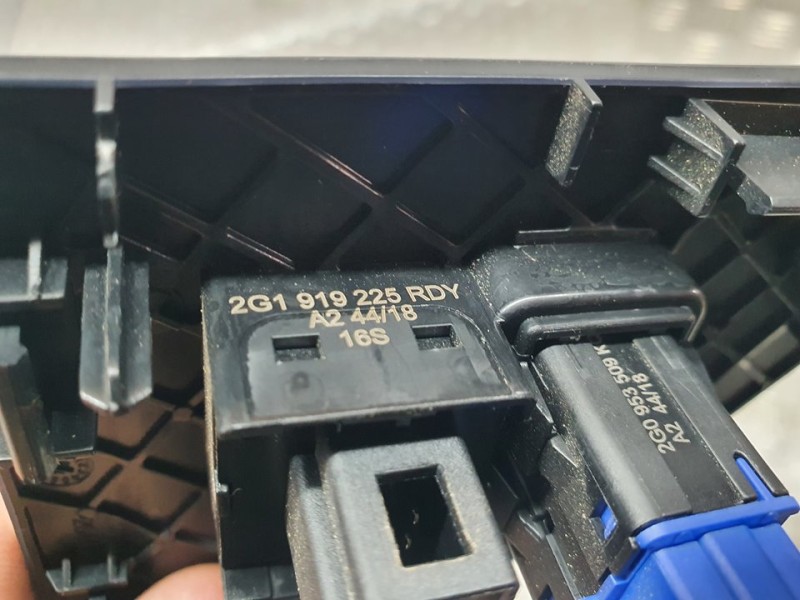 Recambio de warning para volkswagen polo advance referencia OEM IAM 2G0953509  