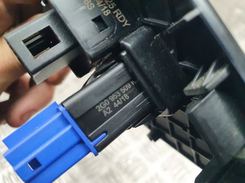 Recambio de warning para volkswagen polo advance referencia OEM IAM 2G0953509  