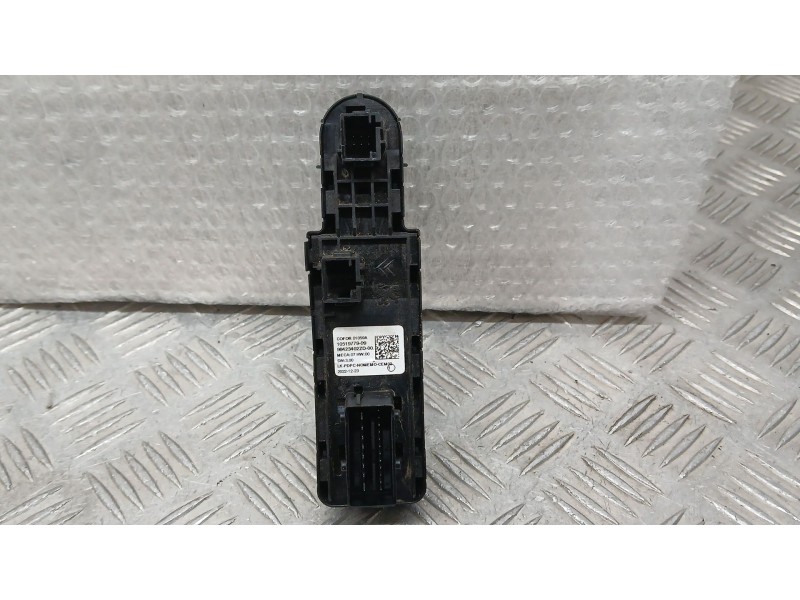Recambio de mando elevalunas delantero izquierdo para peugeot 3008 ii suv (mc_, mr_, mj_, m4_) 1.2 thp/ puretech 130 (mrhnsm, mr