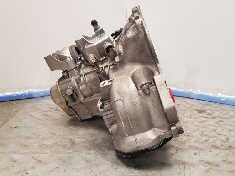 Recambio de caja cambios para opel corsa d catch me referencia OEM IAM F13MC418 B16471 5VELOCIDADES