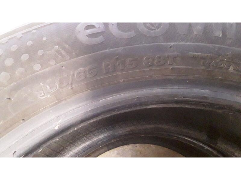 Recambio de neumatico pareja para neumaticos reutilizados - referencia OEM IAM 185651588T KUMHO 185/65/15/88T