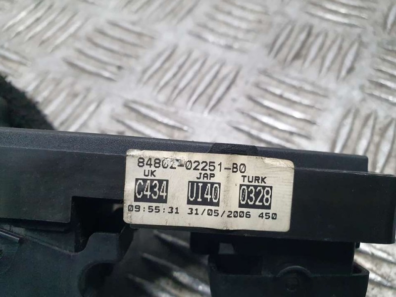 Recambio de mando elevalunas delantero izquierdo para toyota corolla (e12) 1.4 d-4d luna compact referencia OEM IAM 8480202251B0