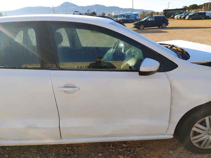 Recambio de puerta delantera derecha para volkswagen polo (6c1) edition bmt referencia OEM IAM 6R4831056J  TOCADA