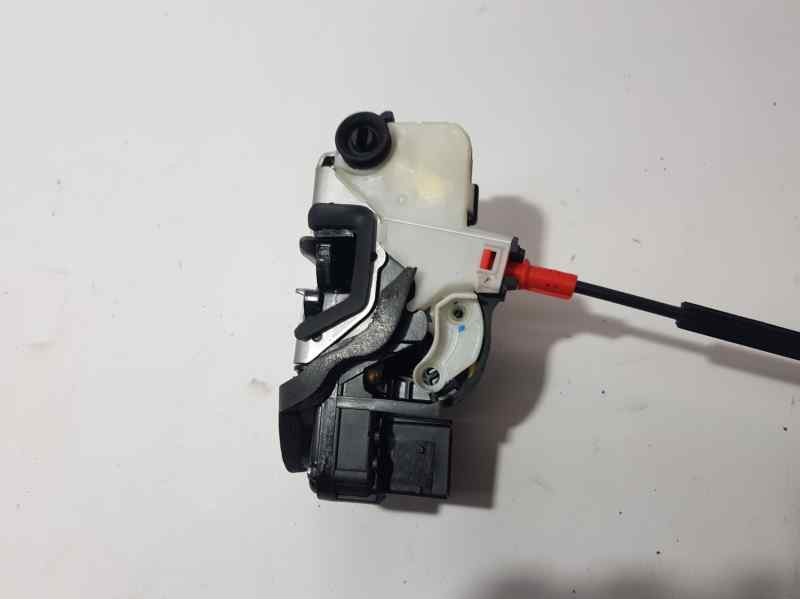 Recambio de cerradura puerta trasera derecha para opel zafira tourer excellence referencia OEM IAM 13579566  