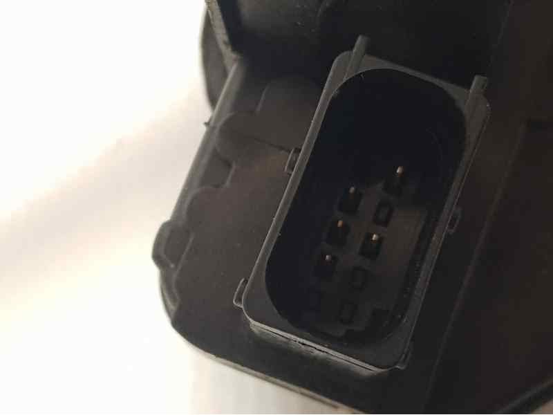 Recambio de cerradura puerta trasera derecha para opel zafira tourer excellence referencia OEM IAM 13579566  