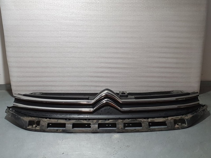 Recambio de rejilla delantera para citroën c3 feel referencia OEM IAM 9814095980  