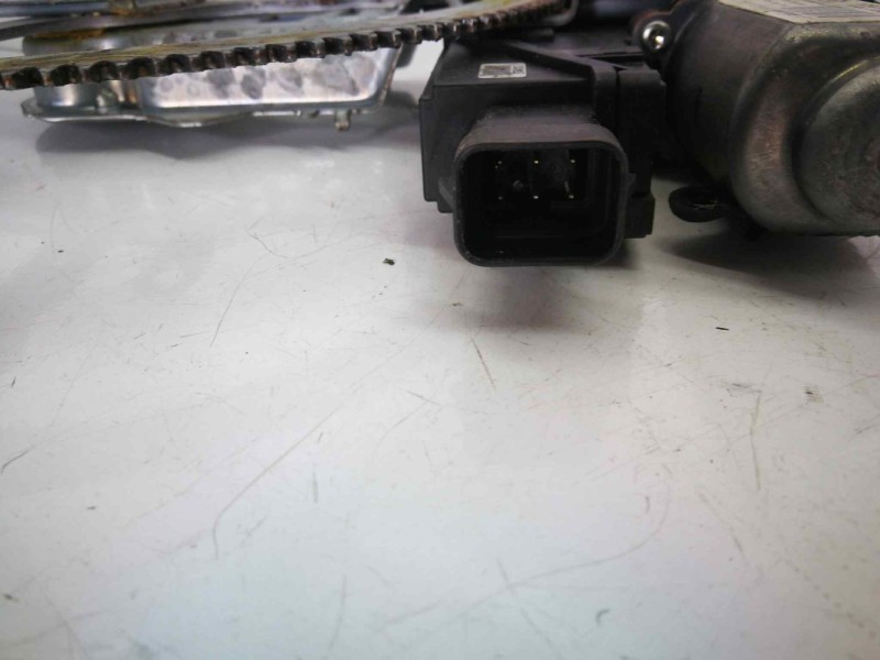 Recambio de elevalunas delantero derecho para opel corsa c 1.3 16v cdti cat (z 13 dt / ln9) referencia OEM IAM 13173074  6 PINS