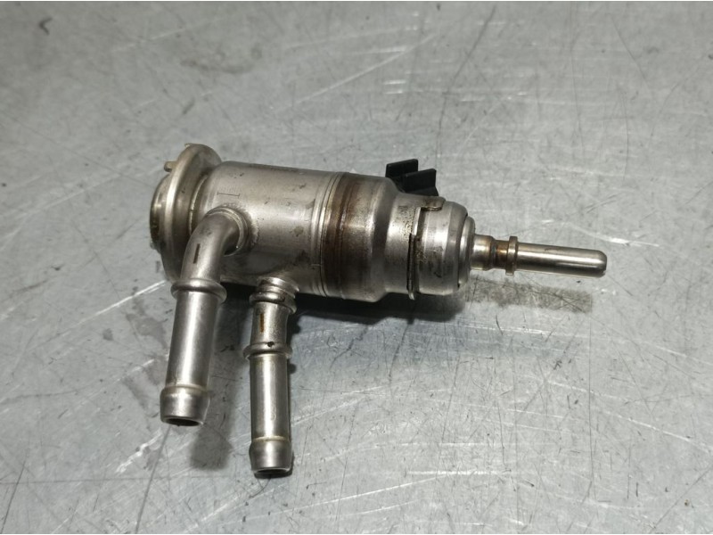 Recambio de inyector adblue para peugeot 5008 1.5 blue-hdi fap referencia OEM IAM 9842811780  