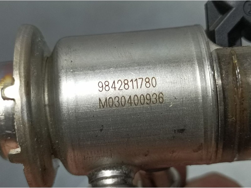 Recambio de inyector adblue para peugeot 5008 1.5 blue-hdi fap referencia OEM IAM 9842811780  