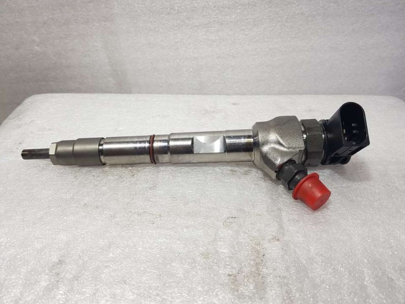 Recambio de inyector para volkswagen t-roc bluemotion referencia OEM IAM 05L130277E 0445110835 BOSCH
