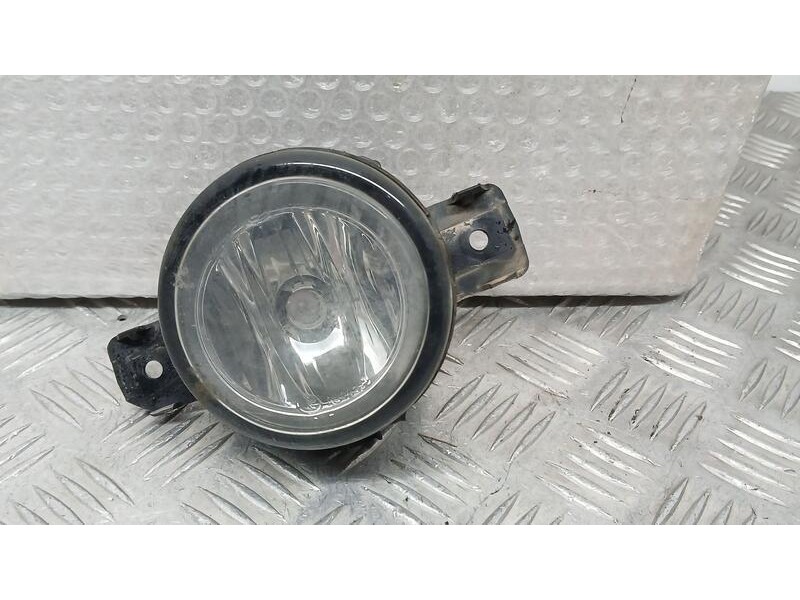Recambio de faro antiniebla derecho para nissan qashqai (j10) acenta referencia OEM IAM 261508990A VALEO 89206421