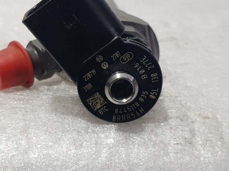 Recambio de inyector para volkswagen t-roc bluemotion referencia OEM IAM 05L130277E 0445110835 BOSCH