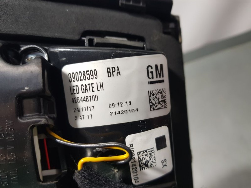 Recambio de piloto trasero izquierdo para opel zafira tourer excellence referencia OEM IAM 39028599 428448700 INTERIOR