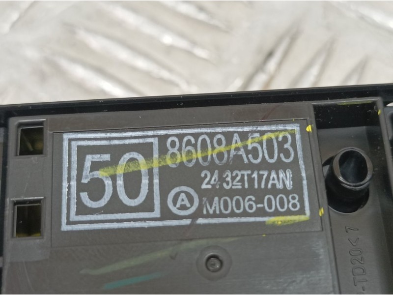 Recambio de mando elevalunas delantero izquierdo para mitsubishi space star 120 kaiteki referencia OEM IAM 8608A503 2432T17AN 