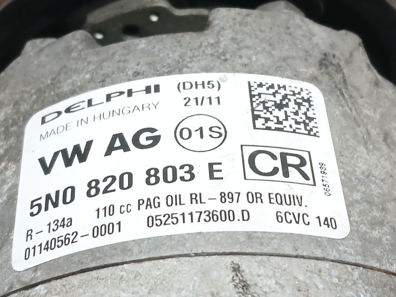 Recambio de compresor aire acondicionado para volkswagen golf vi (5k1) 1.6 tdi referencia OEM IAM 5N0820803E DELPHI 01140562