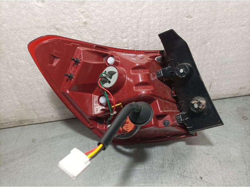 Recambio de piloto trasero derecho para kia rio (yb) attract referencia OEM IAM 92402H8  EXTERIOR ROZADO
