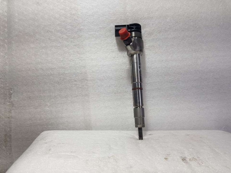 Recambio de inyector para volkswagen t-roc bluemotion referencia OEM IAM 05L130277E 0445110835 BOSCH