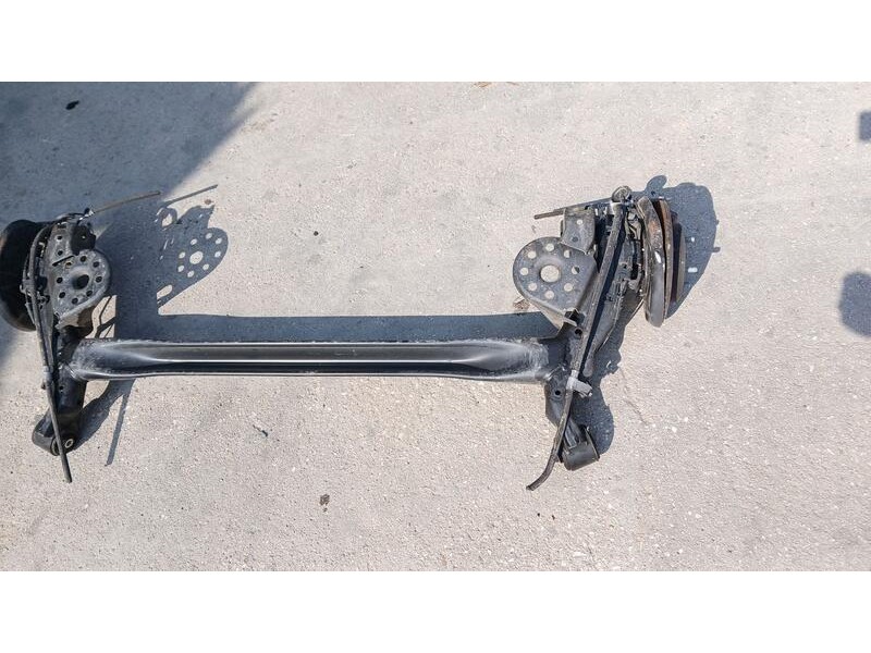 Recambio de puente trasero para kia rio (yb) attract referencia OEM IAM 55100H8110 DISCO 4 TORN C/ABS 