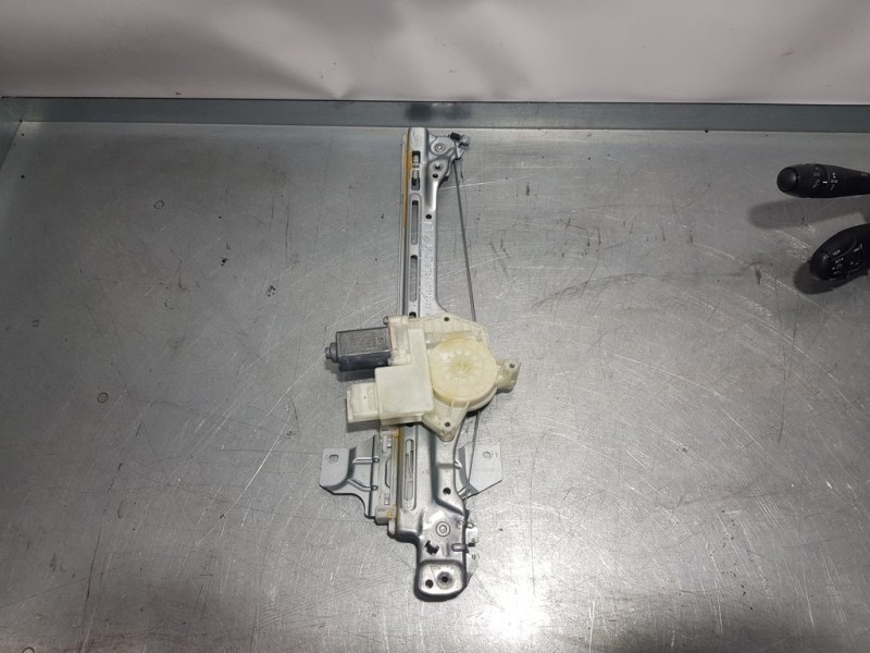 Recambio de elevalunas trasero izquierdo para peugeot 308 allure referencia OEM IAM 9826080480  ELÉCTRICO 6 PINS