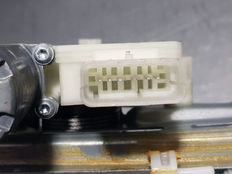 Recambio de elevalunas trasero izquierdo para peugeot 308 allure referencia OEM IAM 9826080480  ELÉCTRICO 6 PINS