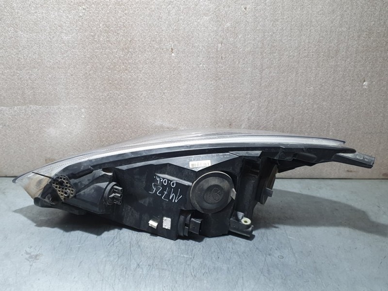 Recambio de faro derecho para ford fiesta (ce1) trend referencia OEM IAM H1BB13W029AD  PATAS ROTAS