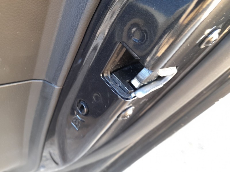 Recambio de cerradura puerta trasera derecha para chevrolet cruze hatchback (j305) 2.0 cdi referencia OEM IAM 13578245  
