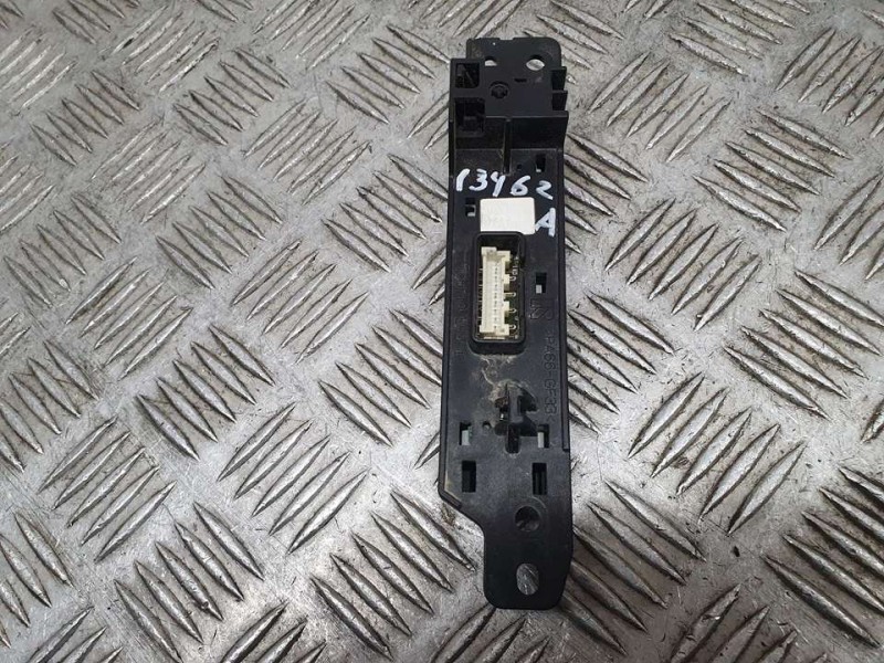 Recambio de modulo electronico para lexus is 300h referencia OEM IAM 76H710LHD  