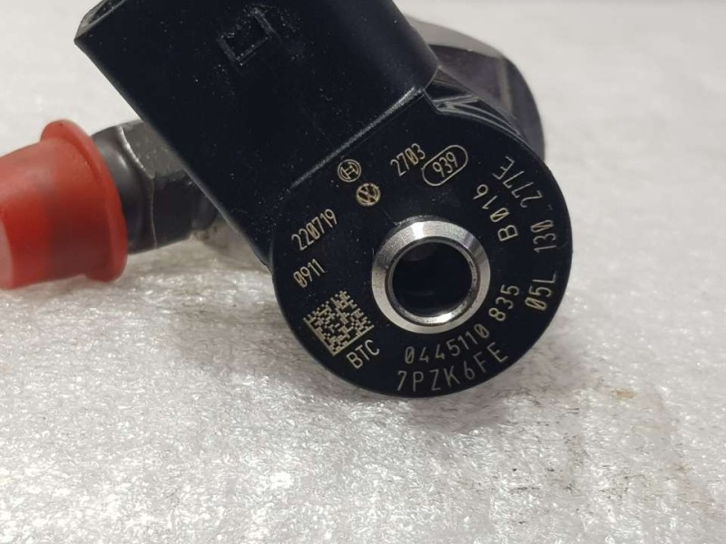 Recambio de inyector para volkswagen t-roc bluemotion referencia OEM IAM 05L130277E 0445110835 BOSCH