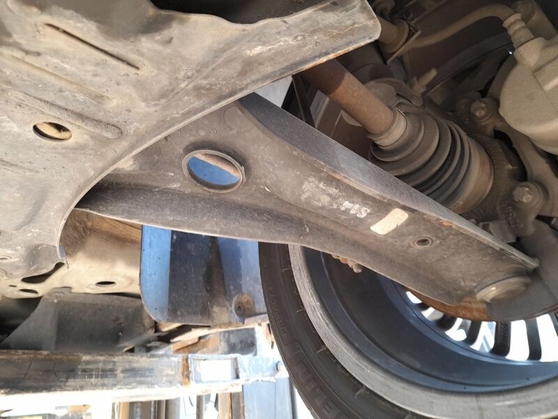 Recambio de brazo suspension inferior delantero izquierdo para fiat 500e (332_) elektro 3+1 (fa1) referencia OEM IAM 52140446  